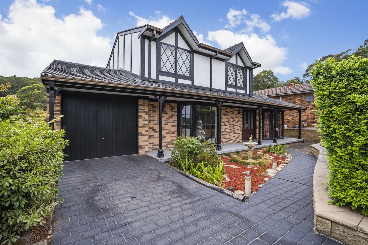 Selling Your Home: 4 Steps to Selling before Christmas Front of House